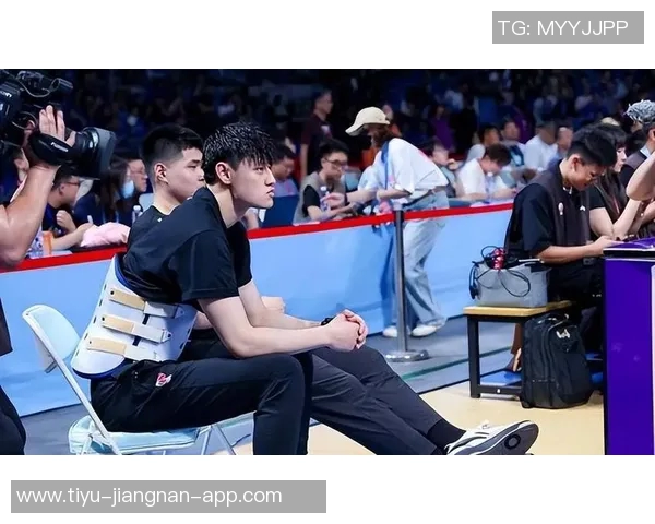 曾凡博半场替补表现抢眼3分6秒内完成1次抢断与2次犯规 曾凡博半场替补表现抢眼3分6秒内完成1次抢断与2次犯规