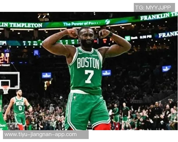 杰伦布朗三分球表现出色并为豪泽破纪录加油的精彩瞬间